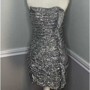 ZARA LIMITED EDITION SILVER/ GREY SEQUINED MINI, size medium